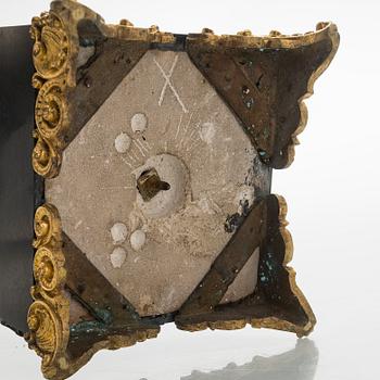 A pair of 19th century urns.