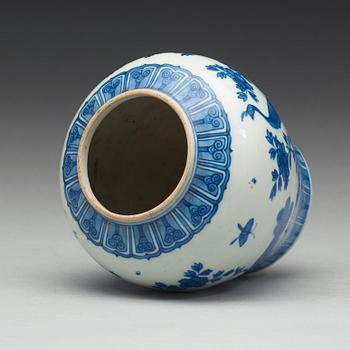 A blue and white vase, Ming dynasty with Wanlis six character mark.