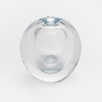 Gunnel Nyman, A glass vase, signed Gunnel Nyman Nuutajärvi 1947/1987.