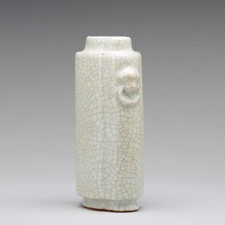 A ge glazed vase, Qing dynasty, 19th Century.