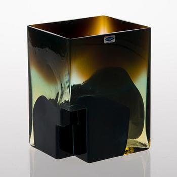 A 1980s glass vase signed Novart-maljakko 16. Oiva Toikka Nuutajärvi Notsjö.