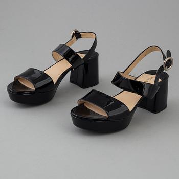PRADA, sandaletter, storlek 38.