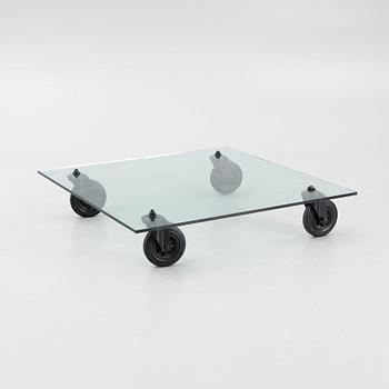 Gae Aulenti, soffbord, "Tavolo con Ruote", Fontana Arte, Italien sent 1900-tal/2000-tal.