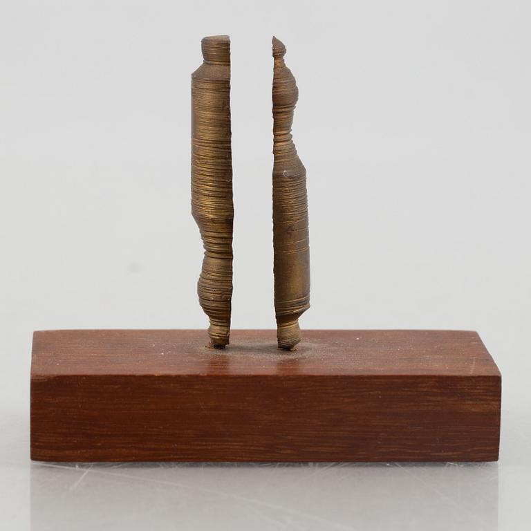 Arne Jones, Figures.