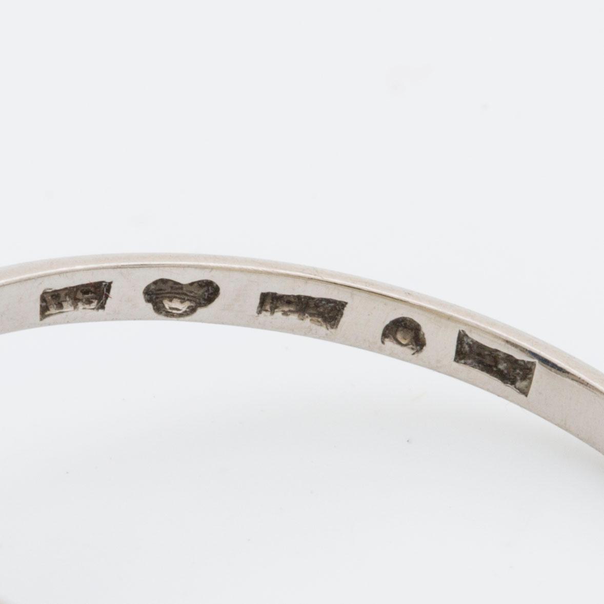 RING, 18K vitguld fasettslipad safir samt 8/8 slipade diamanter ca 0,10 ct, Strömdahl Stockholm.