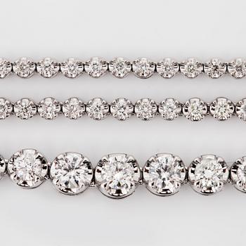 NECKLACE, a tree row riviére with diamons, total ca 17cts.