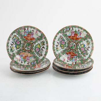 A set of twelve Chinese Canton porcelain plates, 20th century.