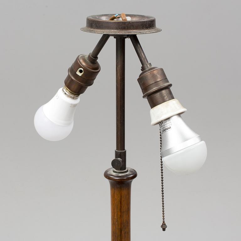 a 1920's-/30's table lamp.