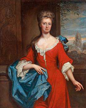 790. Mikael Dahl Tillskriven, Porträtt av kvinna i röd klänning, knäbild.