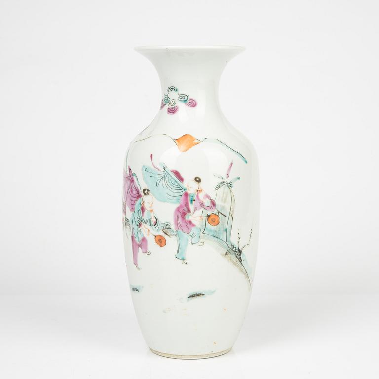 Vas, porslin, Kina, 1800-tal.
