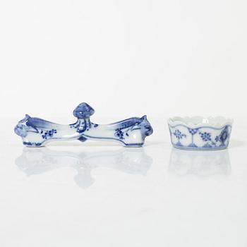 Royal Copenhagen, dinner and coffee service, 81 pcs, Blue Fluted, Full and Half Lace.