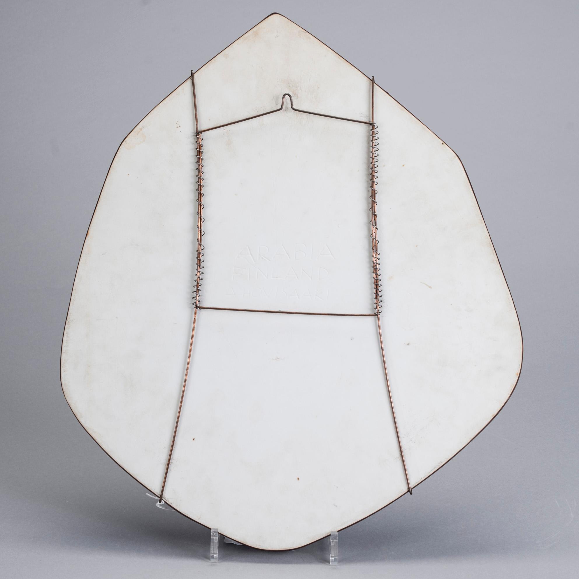 VÄGGRELIEF, stengods, signerad A. Hovisaari, Arabia Finland, 1900-talets senare hälft.