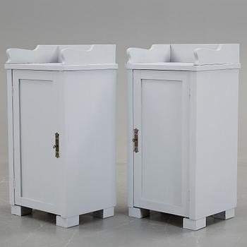 SÄNGBORD, ett par, modern tillverkning.