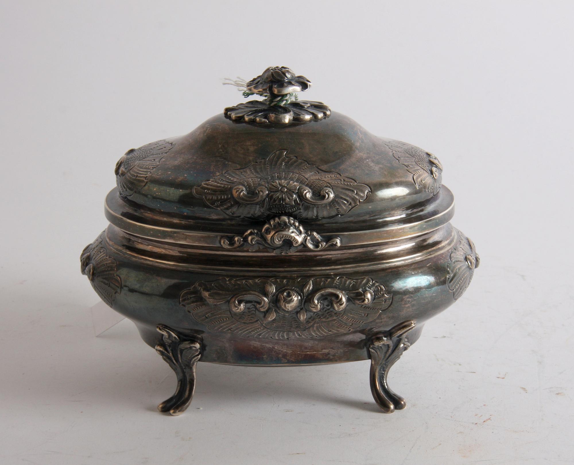 SOCKERSKRIN, silver, rokokostil, svenska importstämplar.
