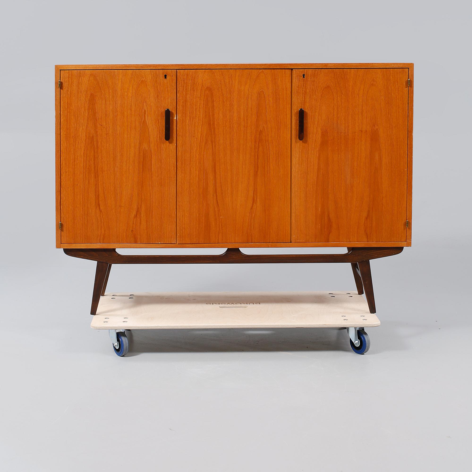 SIDEBOARD, 1900-talets tredje kvartal.