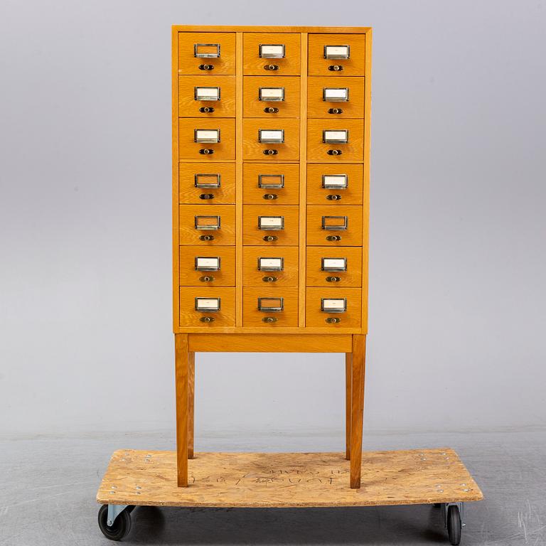 ARKIVSKÅP, ek, 1900-tal.