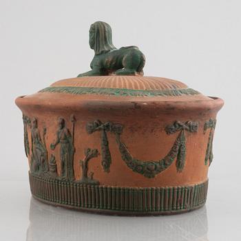 A late Gustavian earthenware tureen, circa 1800.