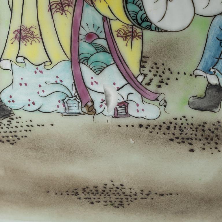 A Chinese porcelain vase from the 21th century.