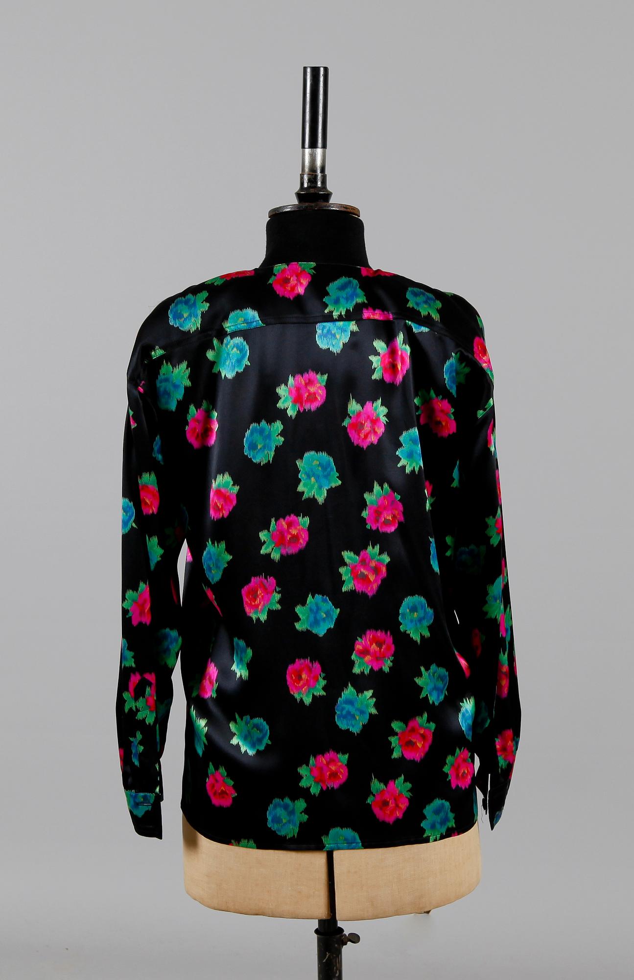 KOFTA, BLUS OCH KLÄNNING, Escada by Margaretha Ley.