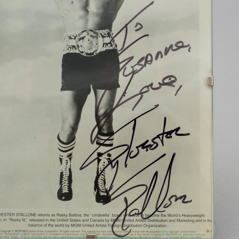 SYLVESTER STALLONE, fotokort med egenhändig autograf.