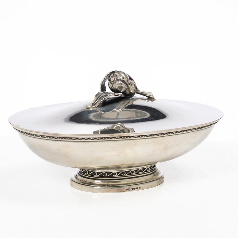 Eric Råström, lockskål, silver, Stockholm 1917, samt sked, J E Skreij, Falun 1927.