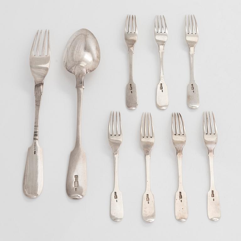 Gafflar, 7 st, ragusked och serveringsgaffel,  silver, S:t Petersburg 1866 och kring 1900.