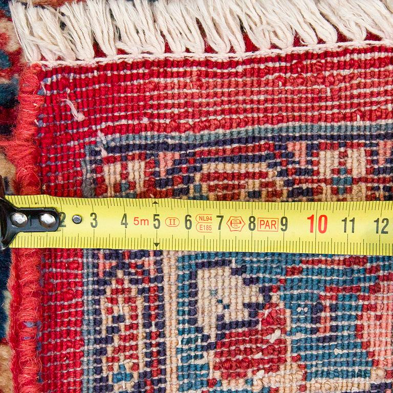 Matto, itämainen, n. 420 x 315 cm.