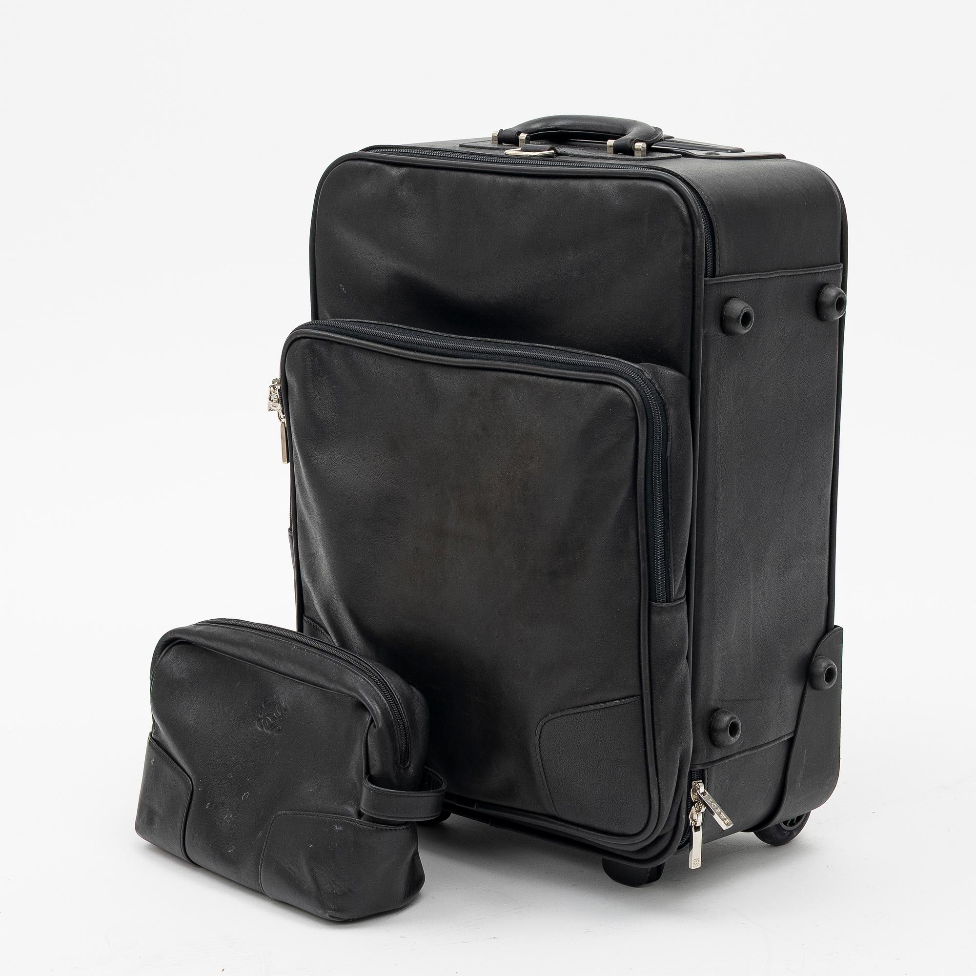 Loewe, kabinväska samt necessär.