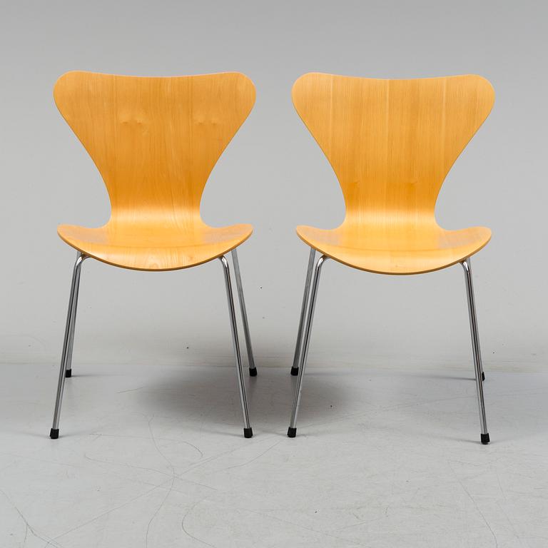 ARNE JACOBSEN, stolar, 6 st, "Sjuan", Fritz Hansen, 2000-tal.