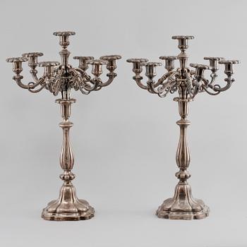 KANDELABRAR, ett par, nysilver, 1900-talets första hälft.