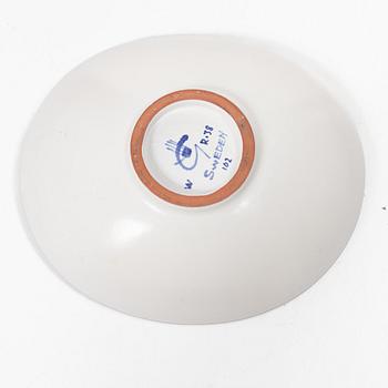 Stig Lindberg, A bowl with lid and dishes, 2 pcs, faience, Gustavsberg studio.