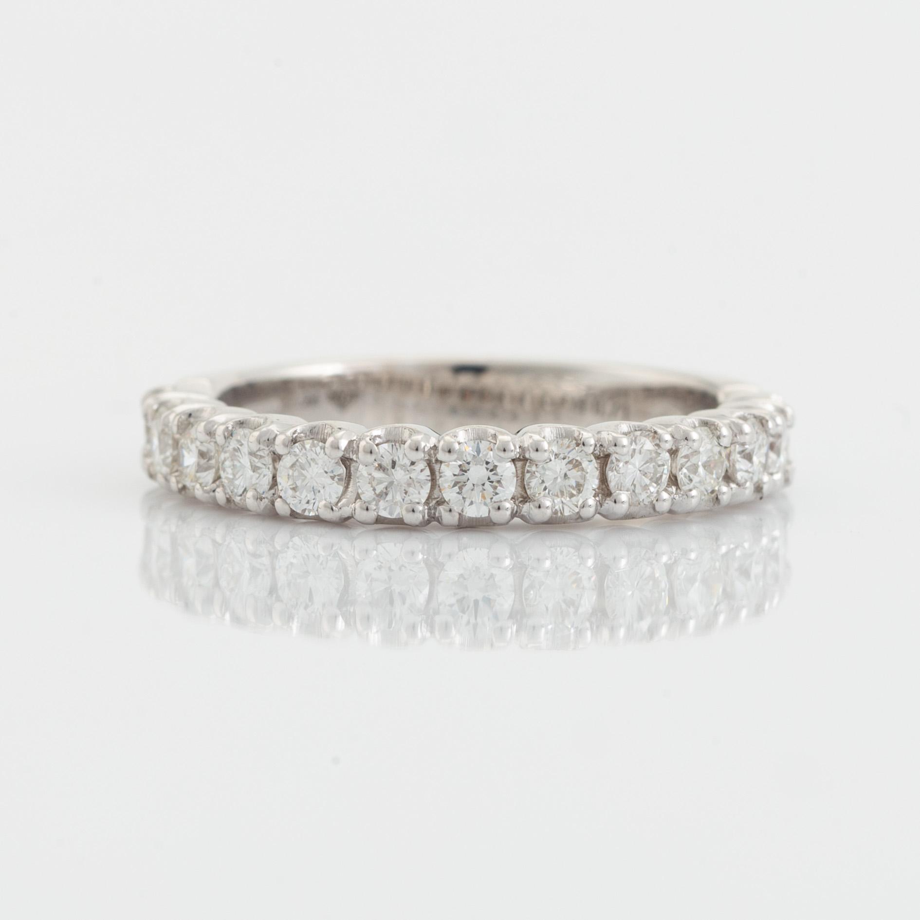 Brilliant cut diamond ring, total ca 0,71 ct.