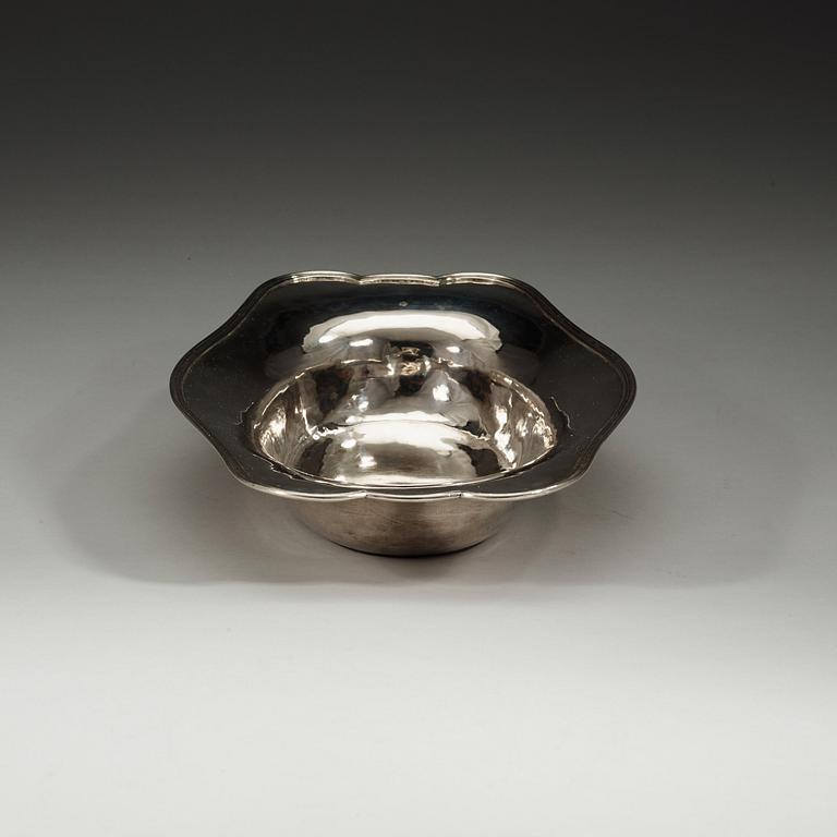 A Swedish 18th century silver basin, marks of Jonas Thomasson Ronander, Stockholm 1770.