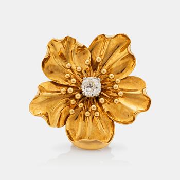 BROSCH, signerad Cartier London, i form av en blomma med en gammalslipad diamant, ca 1.00 ct.