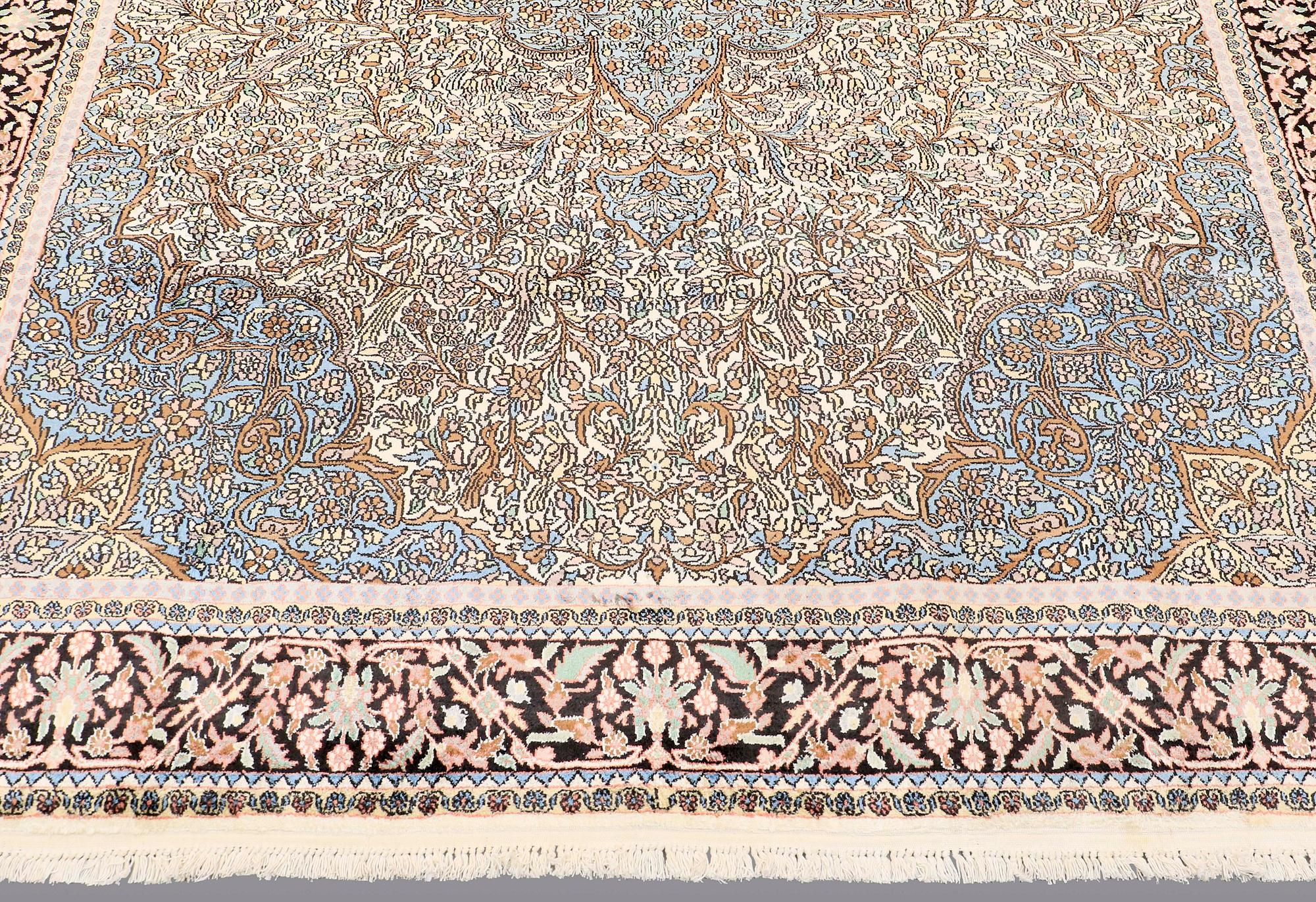 MATTA, Kashmir silke, ca 325x 210 cm.