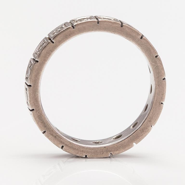 A 14K white gold ring with diamonds ca. 0.34 ct in total. Kultasarvi, Turku.