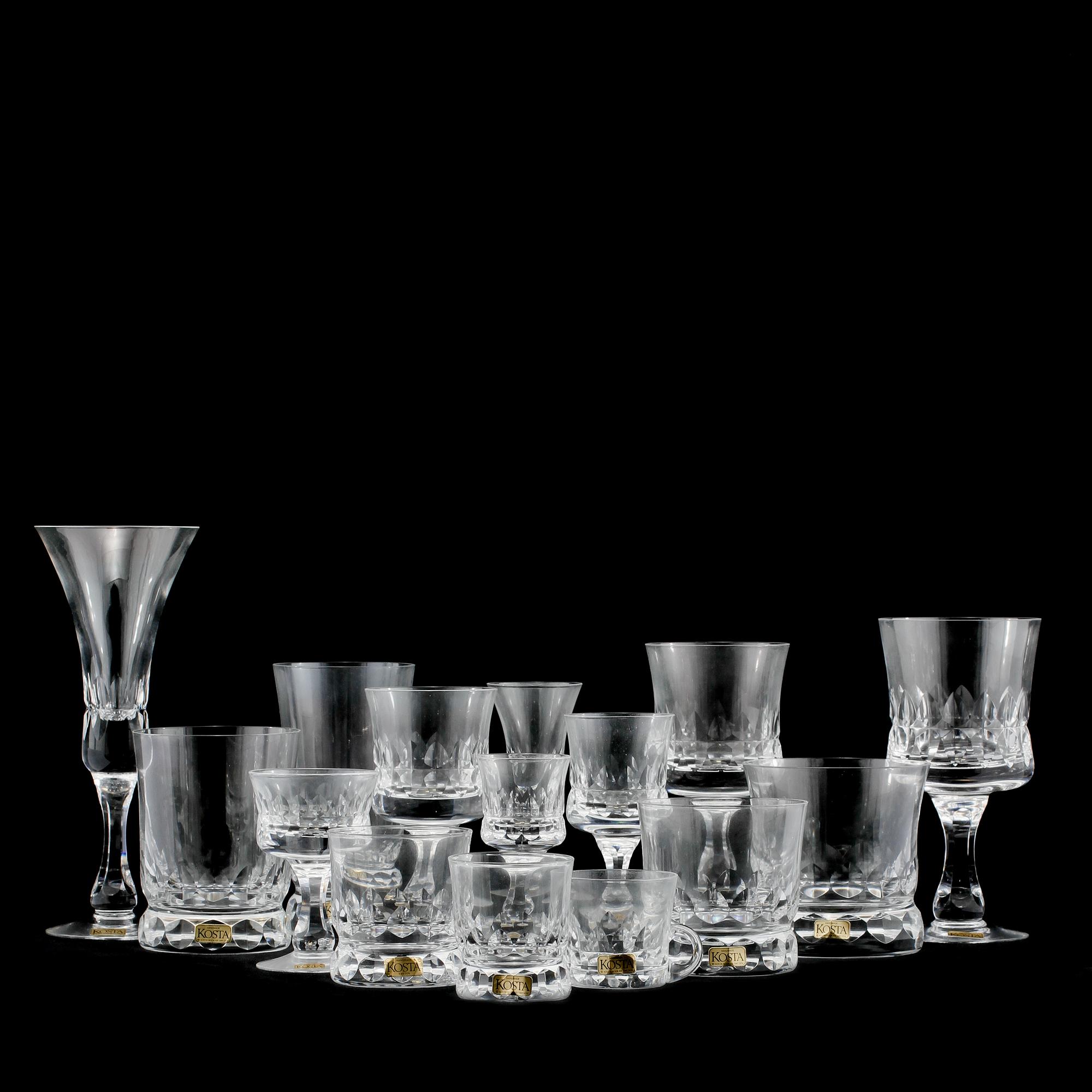 GLASSERVISDELAR, 179 st, "Prince", Göran Wärff, Kosta Boda, 1900-talets andra hälft.