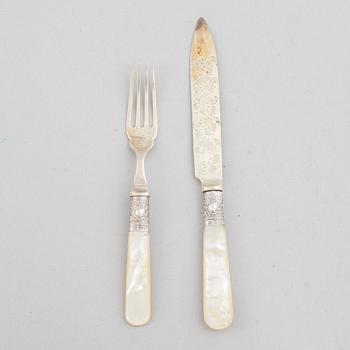 William Yates, fruit knives, 12 + 12 pcs, silver and mother-of-pearl, Sheffield, England 1899.