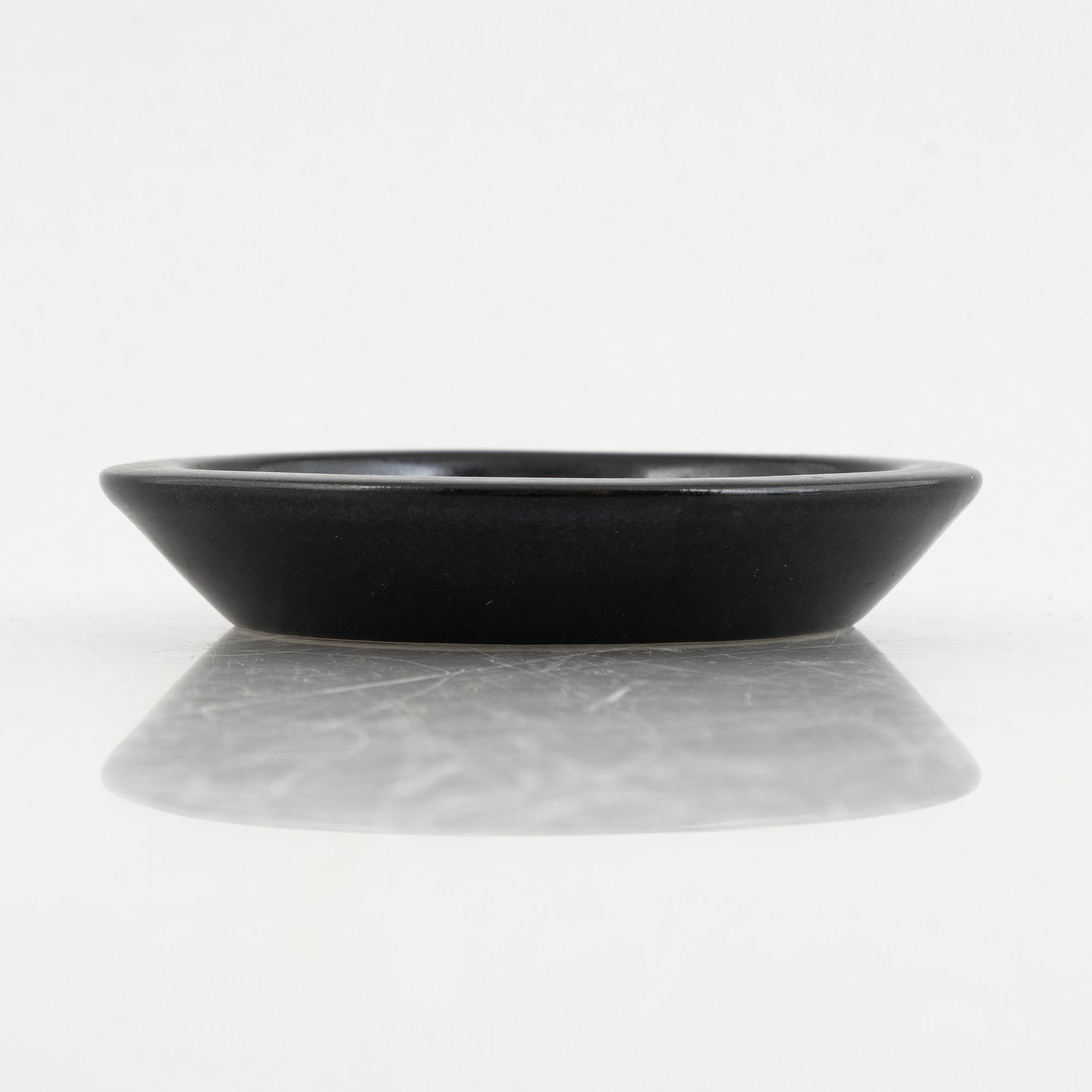 Lisa Larson, vaser, 4 st och fat, 2 st, stengods, ur serien "Varieté", Gustavsberg.