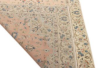 A Kashan crpet, a. 284 x 181 cm.