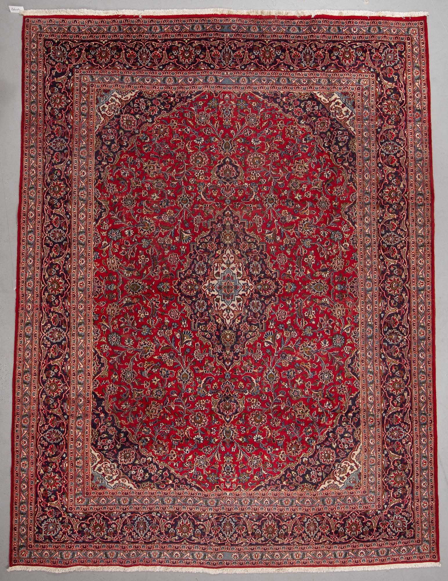 Matta, Meshed, ca 386 x 296 cm.