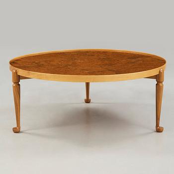 Josef Frank, a burled wood top sofa table nr 2139 by Svenskt Tenn Sweden 1950-60's.