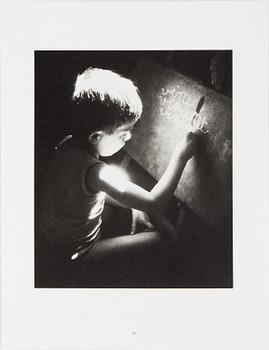 WILLY RONIS, Limited Edition Portfolio with 12 Collotype Plates, signed and numbered 238/290 on the colophon.