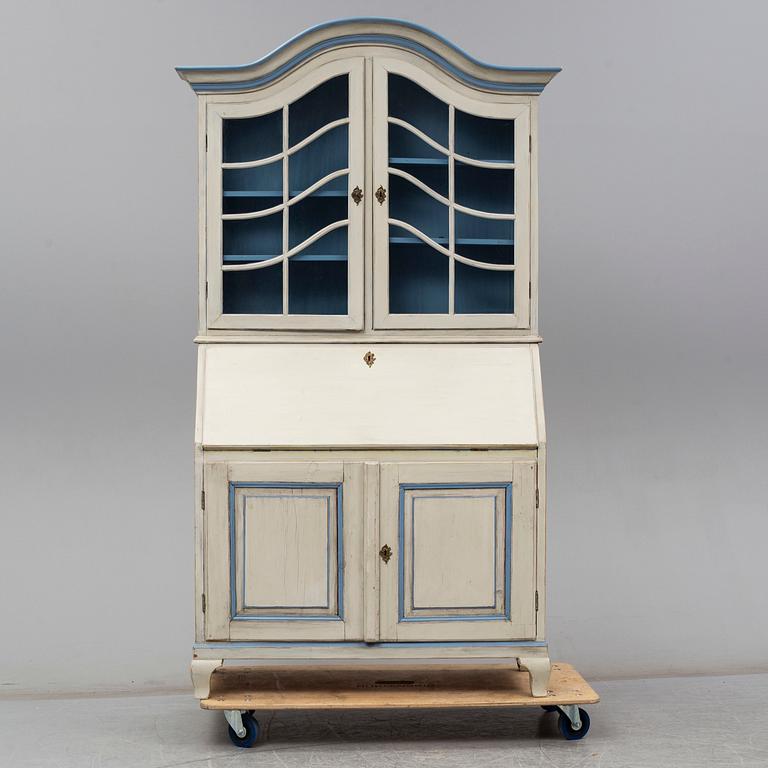 A 19th-20th century cabinet.