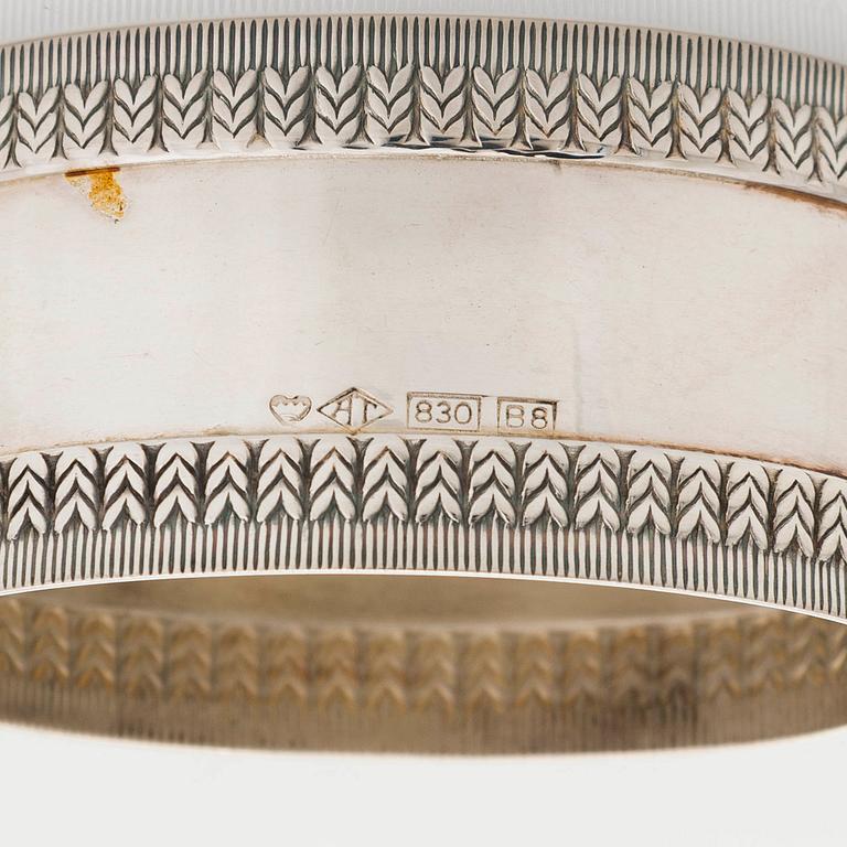 Lautasliinarenkaita 6 kpl, ja cocktaillusikoita, 6 kpl, hopeaa, kaiverrukset, yht. paino 183 g.