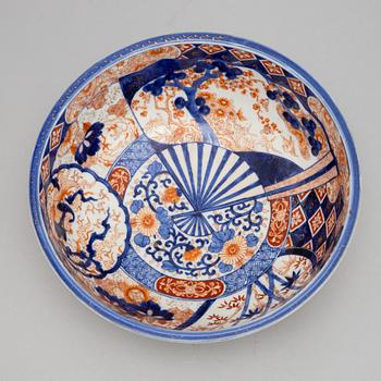 A Japanese porcelain bowl, Meiji (1868-1912).