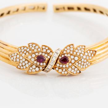 A necklace and a braclet in 18K gold set with faceted rubies.