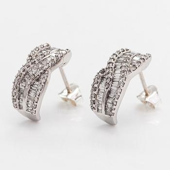 A pair of 18K white gold earrings with diamonds ca. 1.68 ct in total.