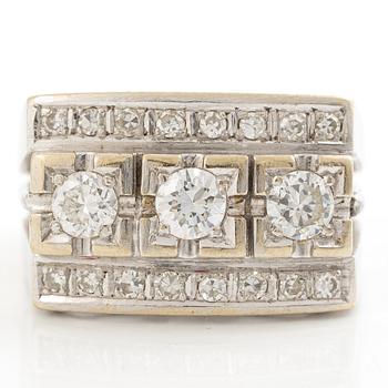 Ring, 18K white gold, set with three brilliant-cut diamonds and octagonal-cut diamonds.