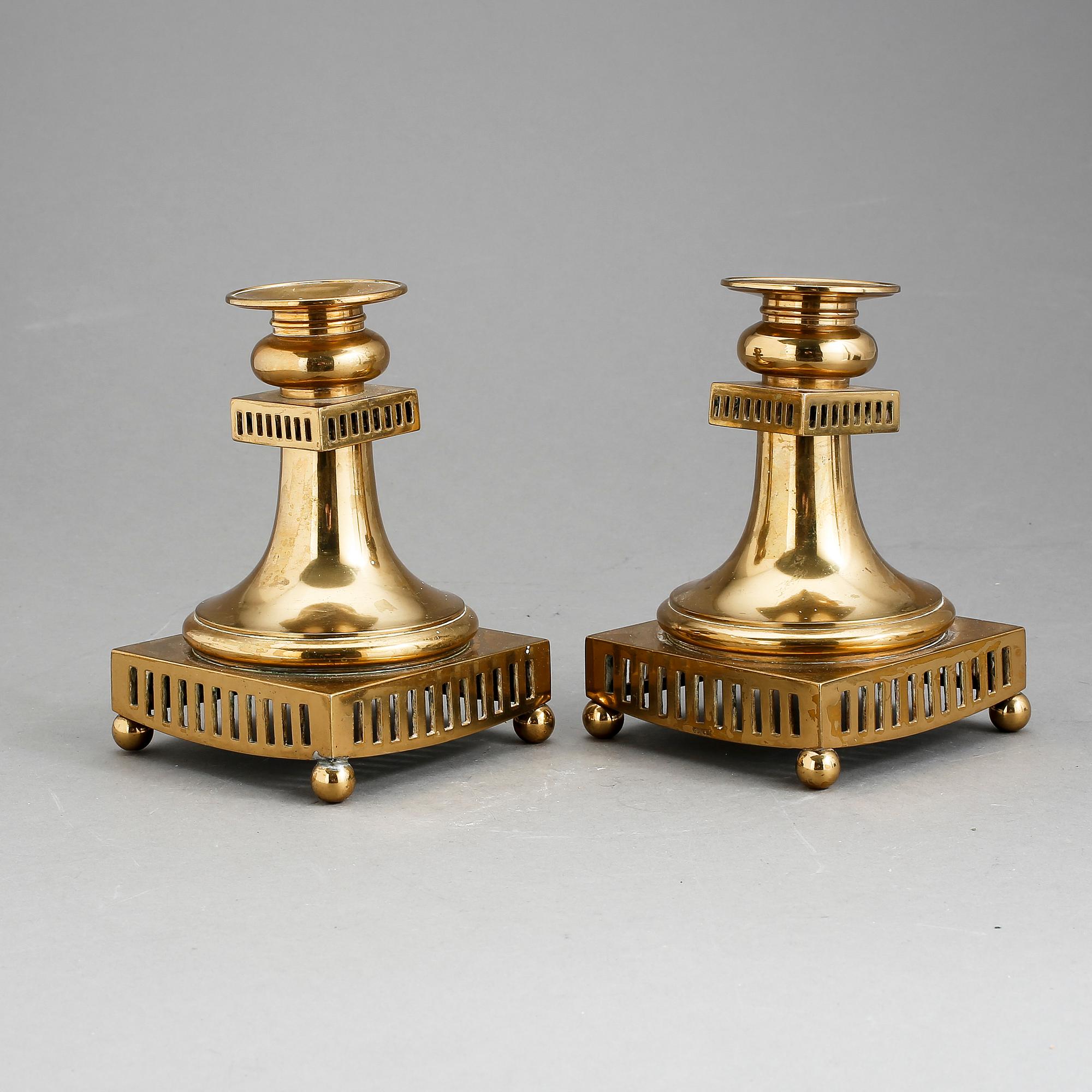 LJUSSTAKAR, ett par, mässing, Gusum, tidigt 1900-tal.